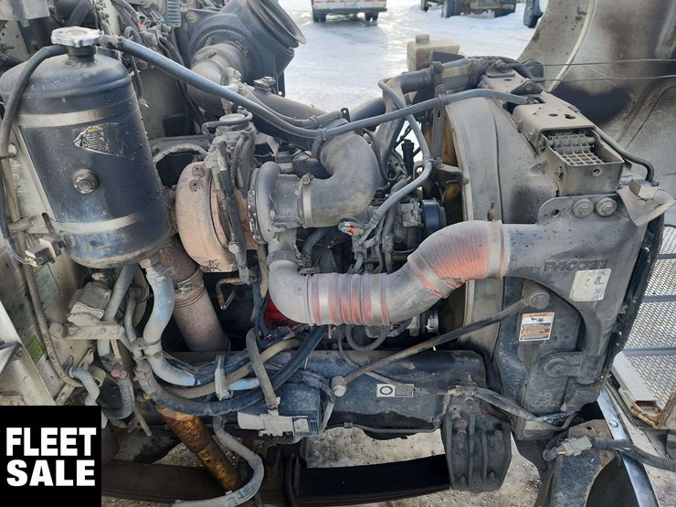 2011-peterbilt-348-image-27