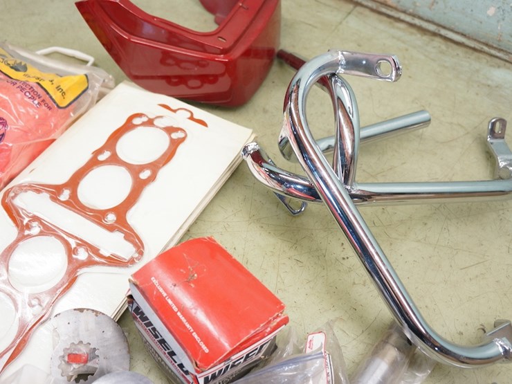 kawasaki-miscellaneous-parts-lot-image-3