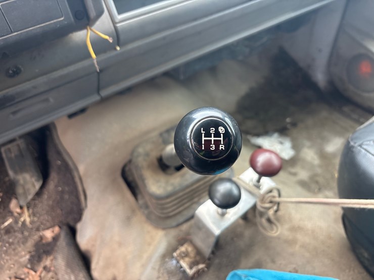 #1104-•-1992-chevrolet-c3500-w/-8ft-dump-image-22