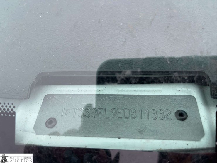 2014-ford-cargo-image-13