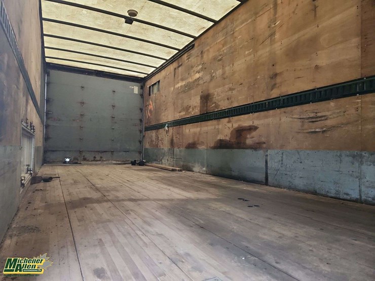 2007-freightliner-m2-106-image-17