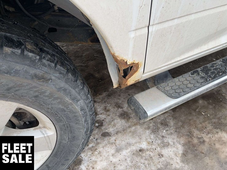 2015-dodge-1500-image-25