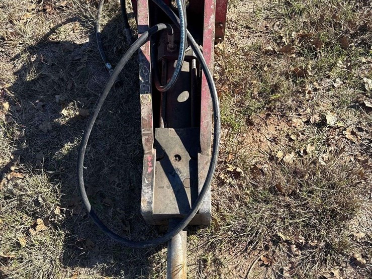 hydraulic-breaker-excavator-attachment-image-2