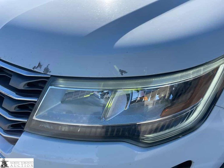 2017-ford-explorer-image-17