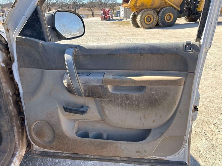 2013-chevrolet-silverado-1500-image-11