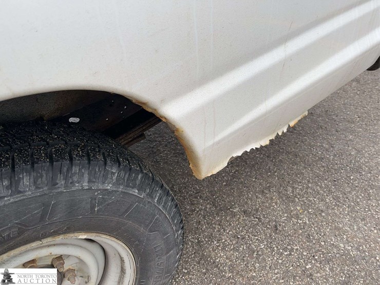 2014-ford-cargo-image-41