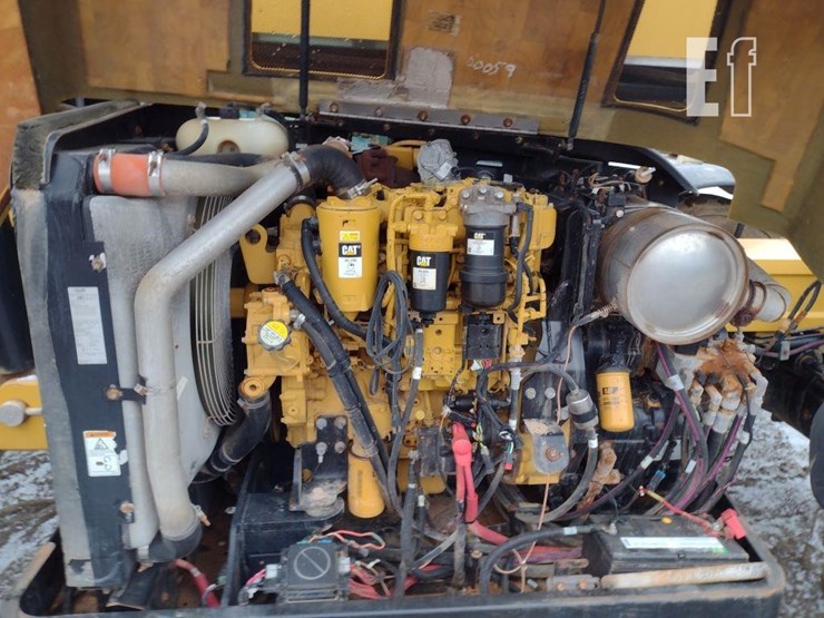 2015-caterpillar-tl1055c-image-26