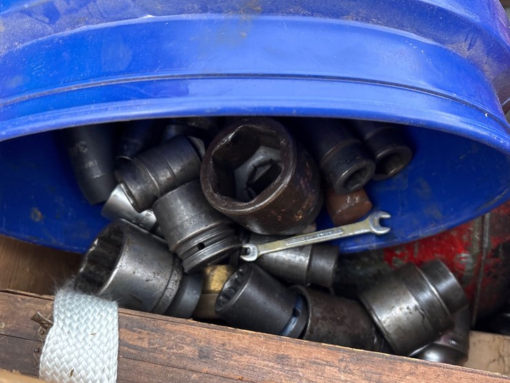 #6540-•-e1.-job-box-filled-with-misc-image-4