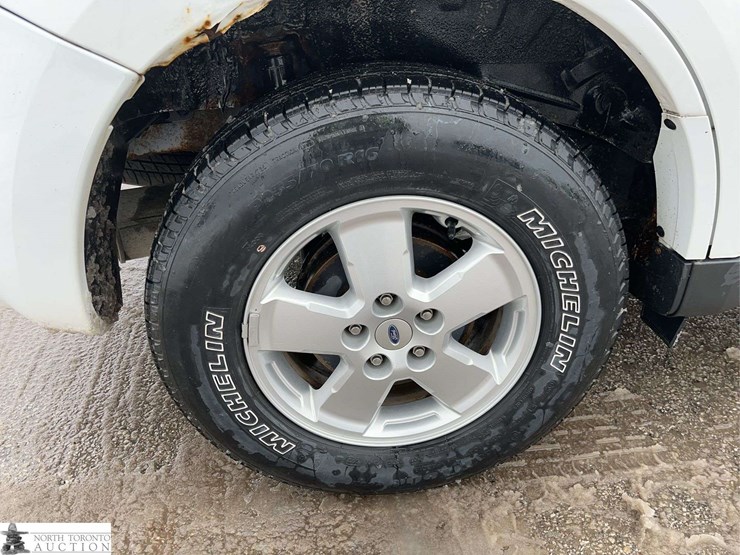 2012-ford-escape-xlt-image-8