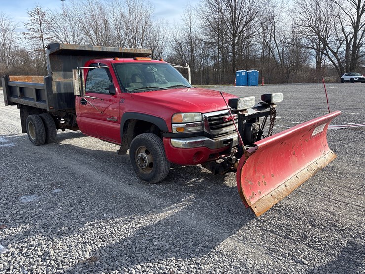 #1113-•-2004-gmc-sierra-pickup-truck-image-5