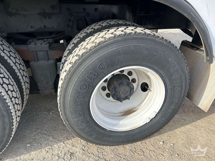 2007-international-derrick-digger-truck-image-44