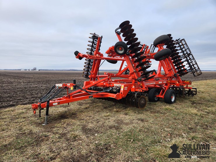 2013-kuhn-krause-excelerator-8000-image-1