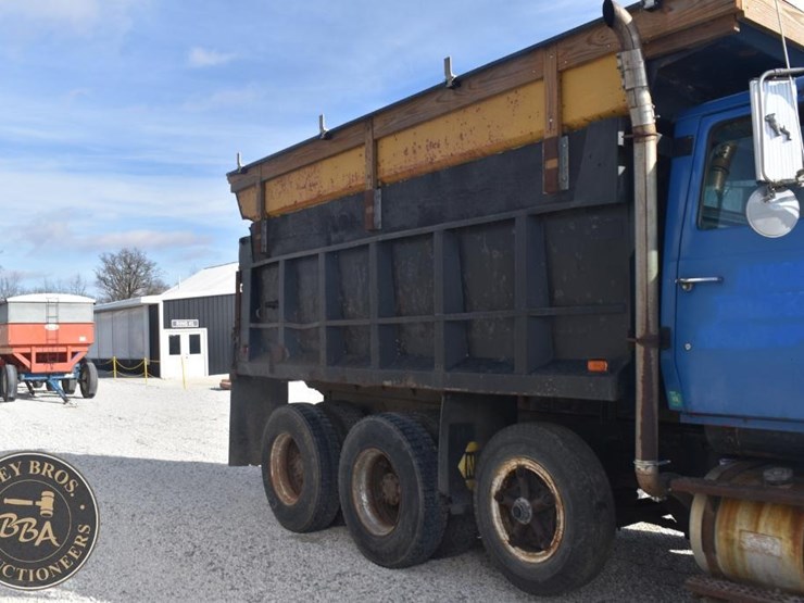 1978-ford-8000-image-12