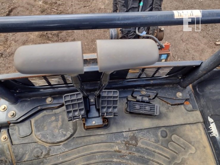 2022-deere-26g-image-9