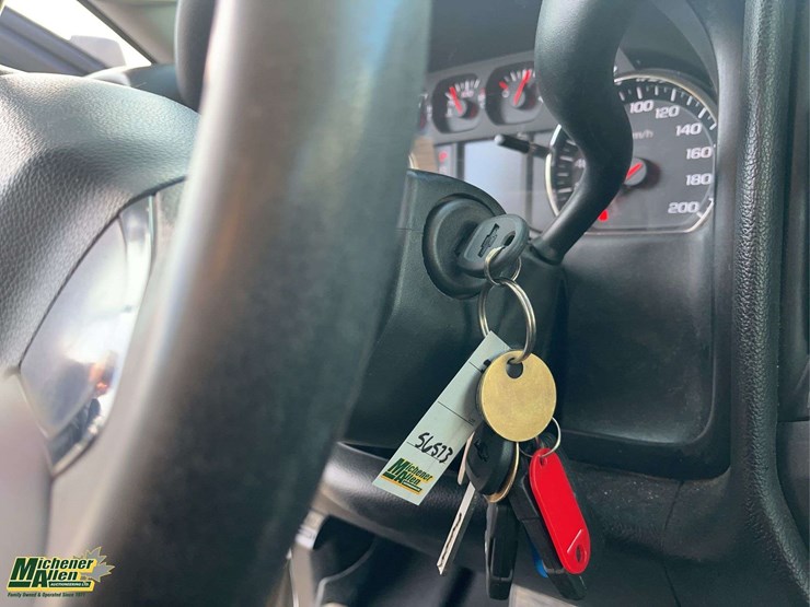 2015-chevrolet-silverado-3500hd-image-21