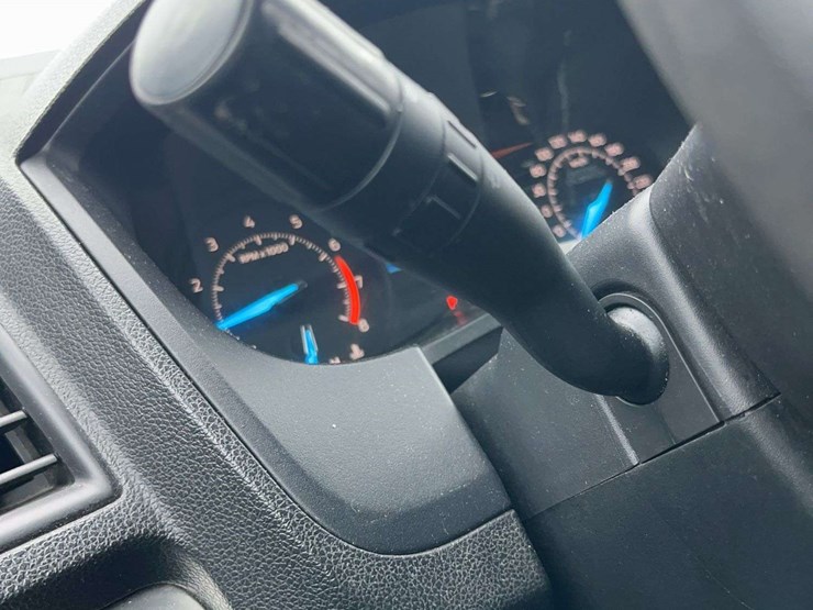 2019-ford-explorer-image-22