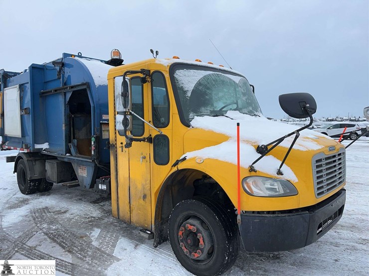 2018-freightliner-m2-106-image-4