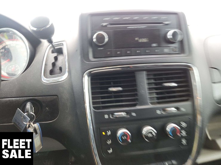 2015-dodge-grand-caravan-sxt-image-22