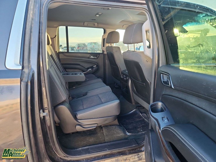 2015-chevrolet-suburban-image-25