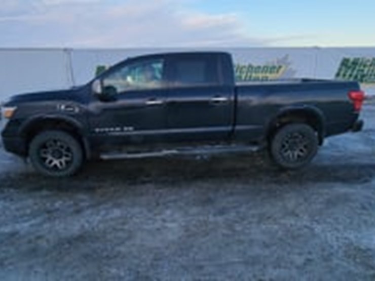 2016-nissan-titan-image-5