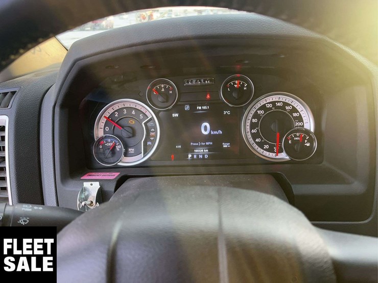 2015-dodge-1500-image-19