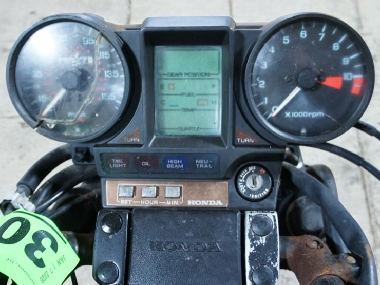 1985-honda-vf1100s-v65-sabre-motorcycle-image-7