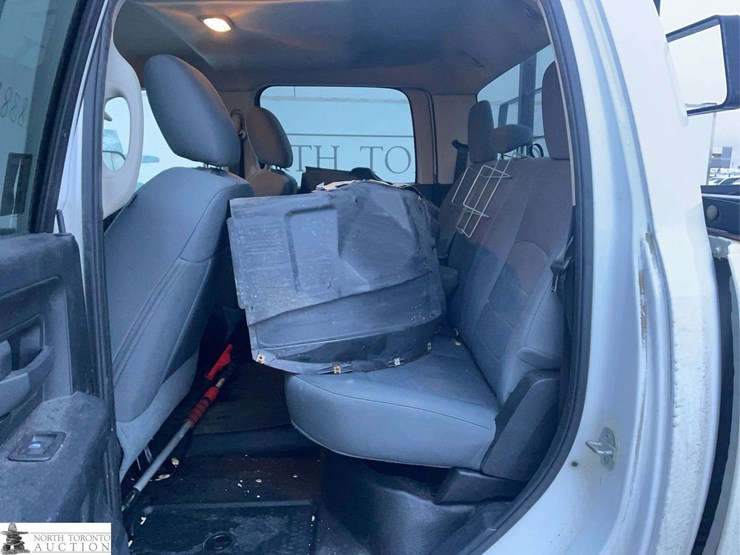 2015-dodge-2500-image-27