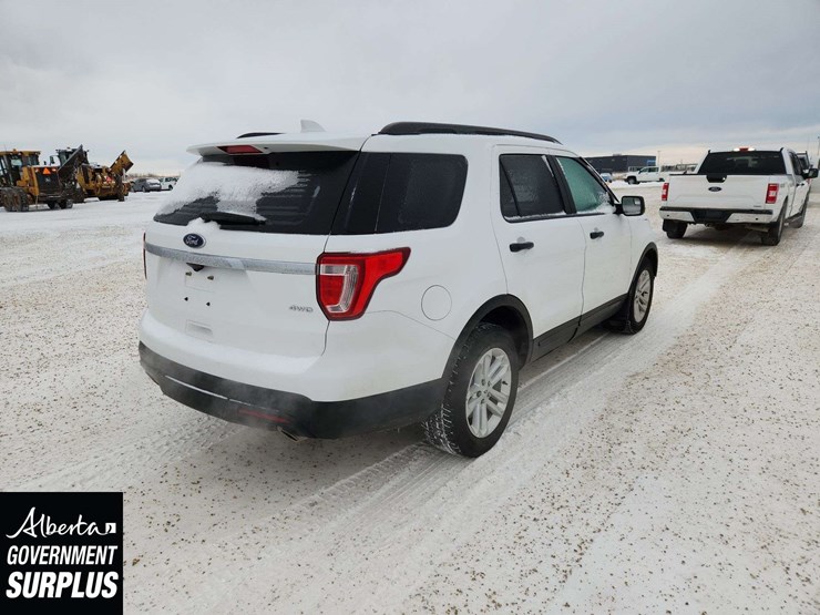 2017-ford-explorer-image-4