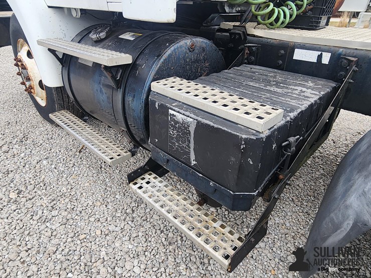 1995-white-wg64t-t/a-day-cab-truck-tractor-image-19