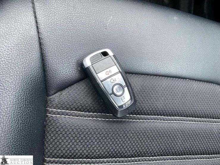 2017-ford-fusion-se-image-12