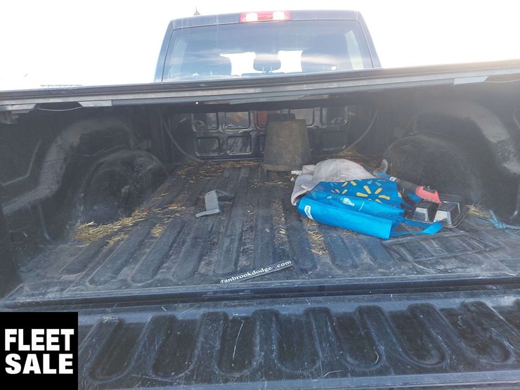 2023-ram-1500-classic-image-16