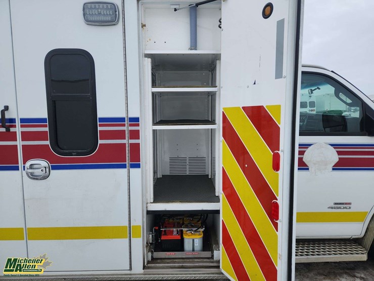 2016-chevrolet-express-s/a-ambulance-image-30