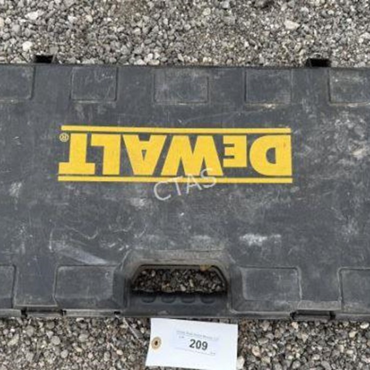 #209 • DeWalt Battery Pack Operated Grease Gun w/ Case