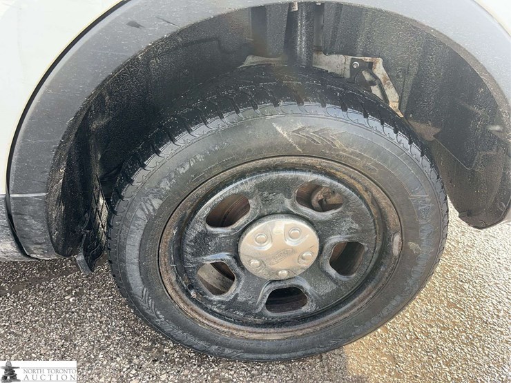 2017-ford-explorer-image-13