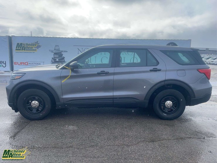 2020-ford-explorer-image-2