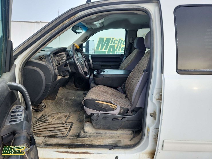 2012-chevrolet-silverado-2500hd-image-14