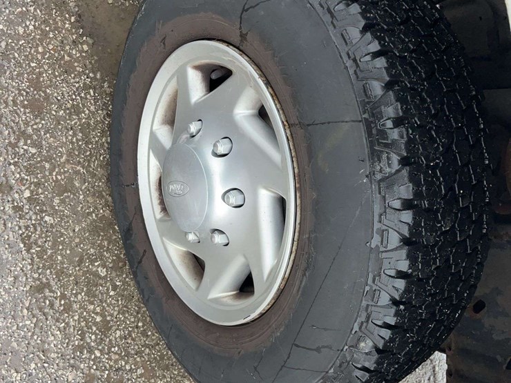 2011-ford-cargo-image-23