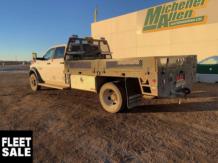 2015-ram-5500-crew-cab-4x4-s/a-deck-truck-image-3