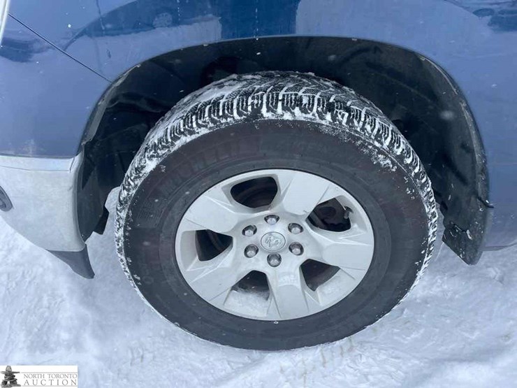 2019-ram-1500-big-horn-image-13