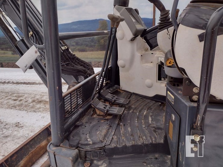 2016-deere-35g-image-11