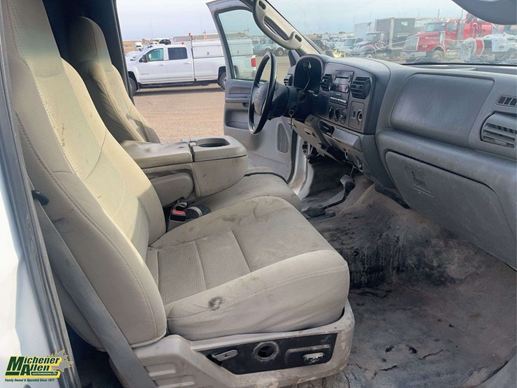 2005-ford-f550-image-14