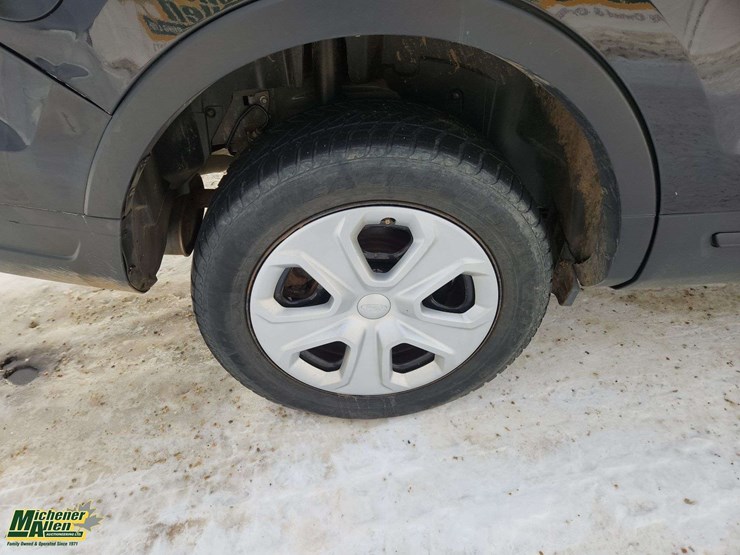 2019-ford-explorer-image-11