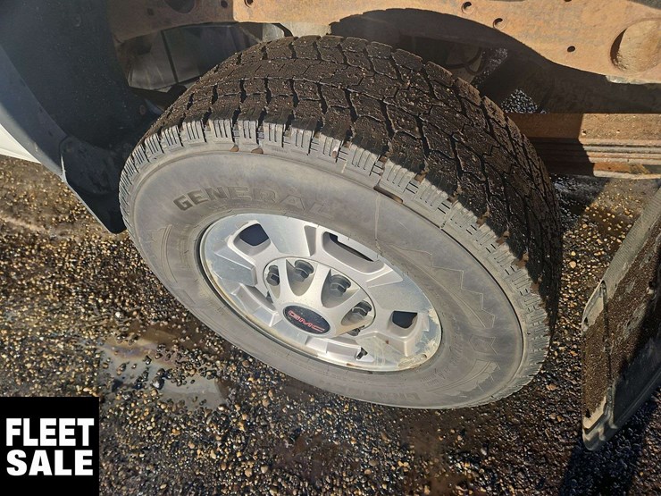 2017-gmc-sierra-2500hd-sle-image-32