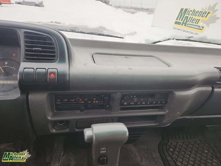 2004-gmc-w5500-image-20