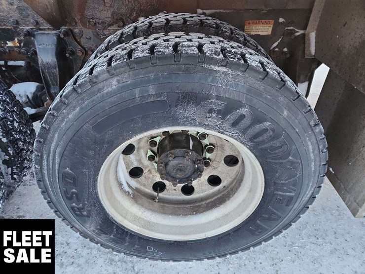 2011-freightliner-coronado-122-sd-image-12