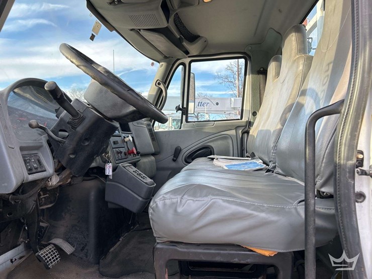 2004-international-durastar-4300-image-12