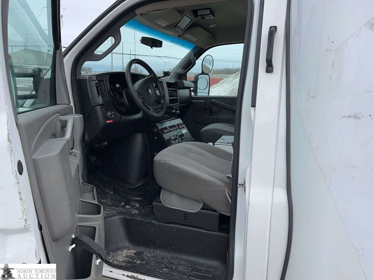 2016-chevrolet-express-g3500-image-14