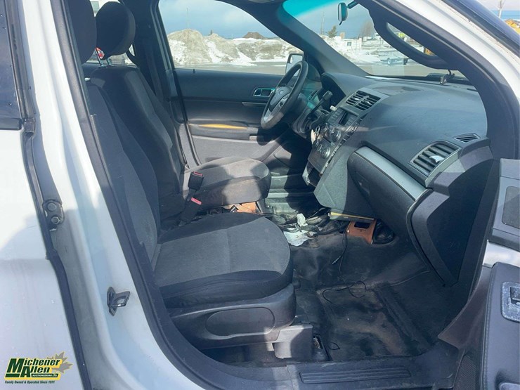 2014-ford-explorer-image-25