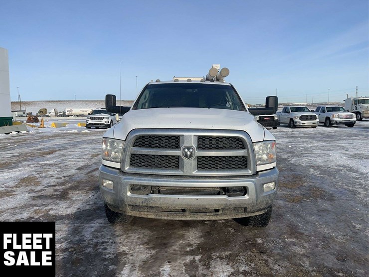 2015-dodge-3500-image-9