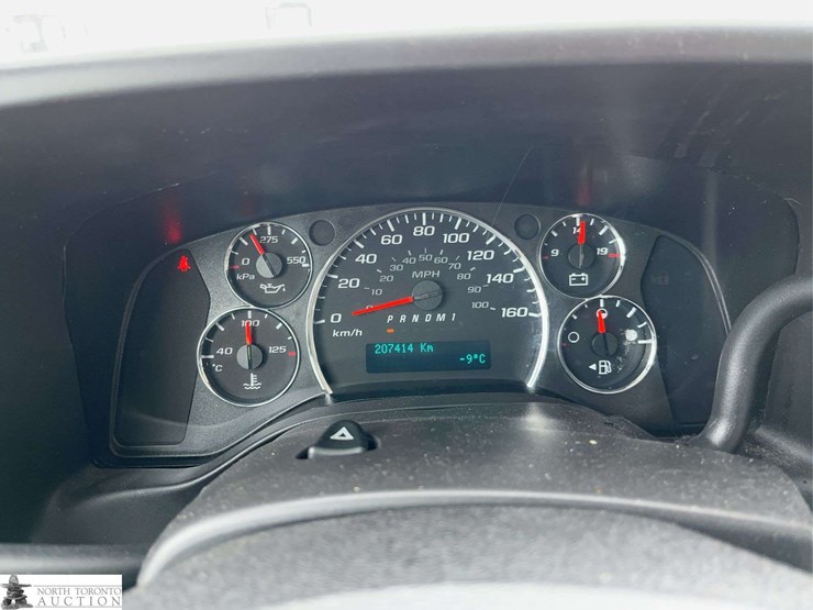 2016-chevrolet-express-g3500-image-17